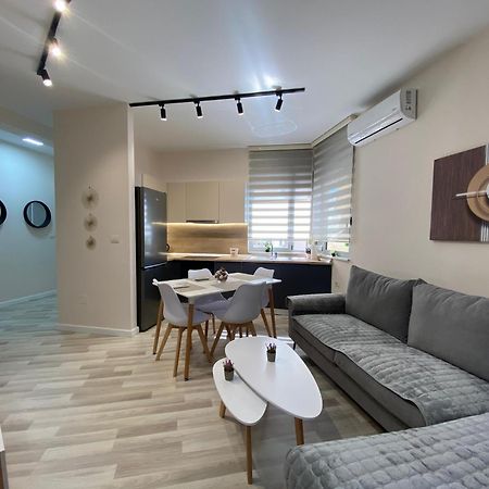 Central Cozy Apartment Tirana Exterior foto