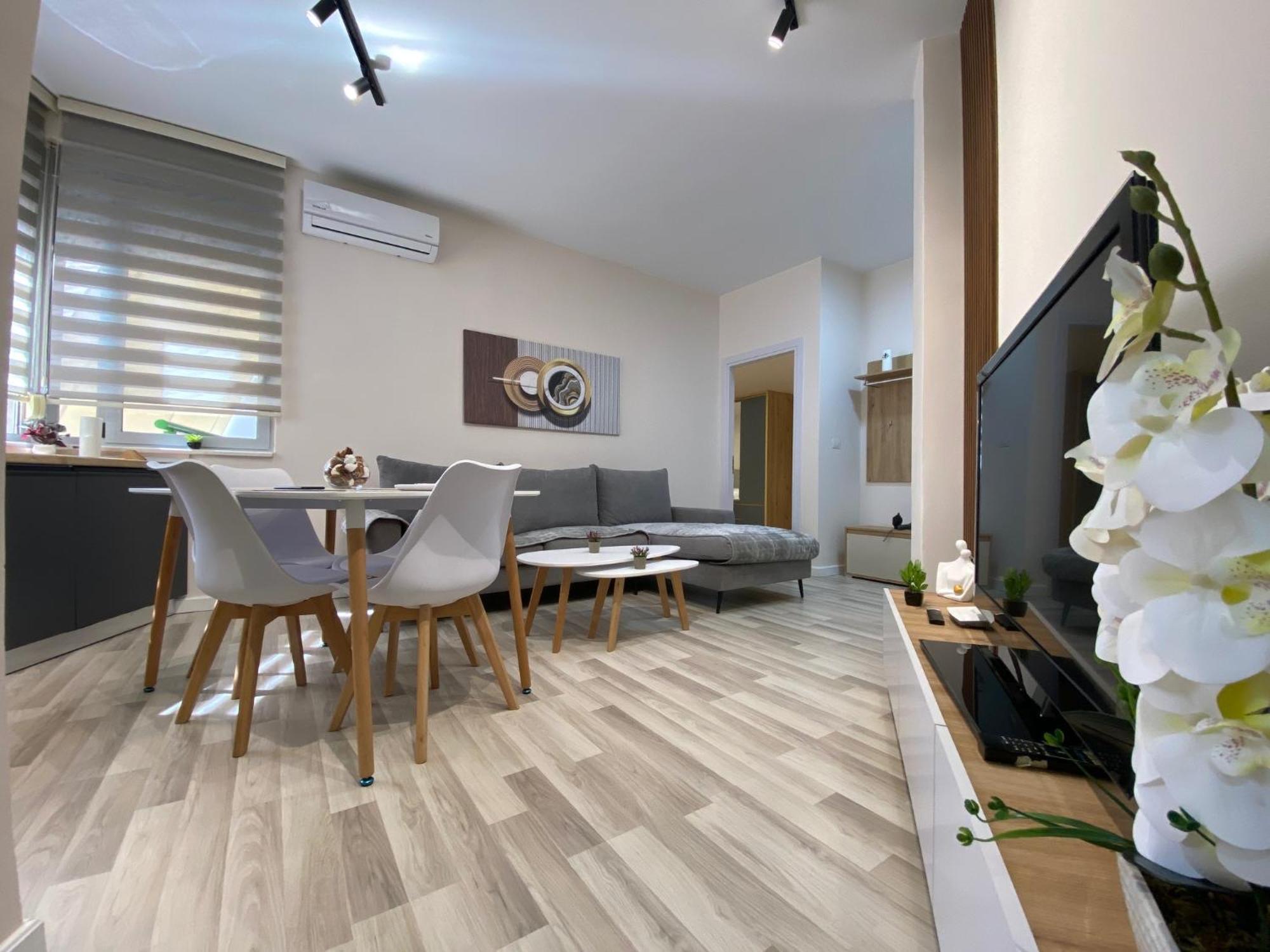 Central Cozy Apartment Tirana Exterior foto